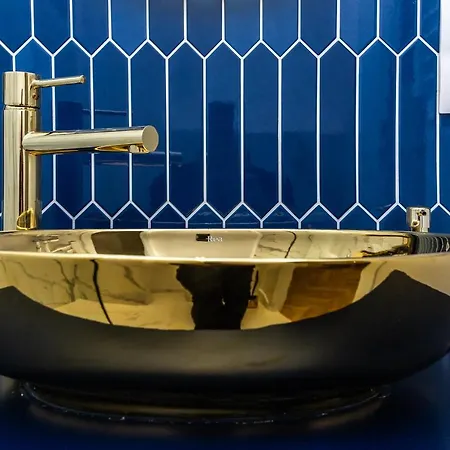 Pobookowane Barbary Delux Old Town *