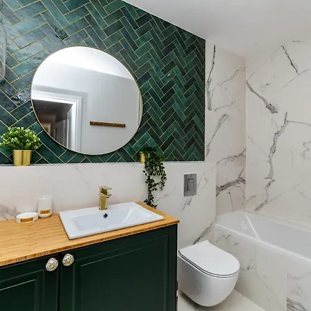 Pobookowane Barbary Delux Old Town *