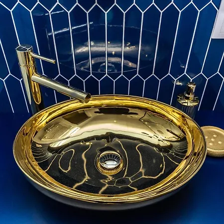 Pobookowane Barbary Delux Old Town