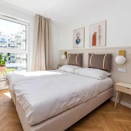 Pobookowane Barbary Delux Old Town *