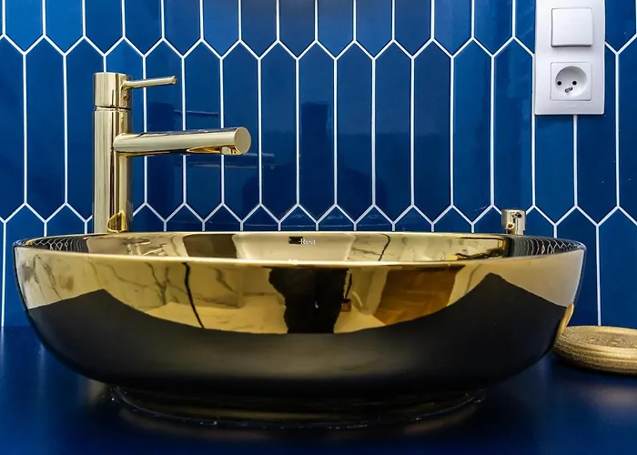 Pobookowane Barbary Delux Old Town *